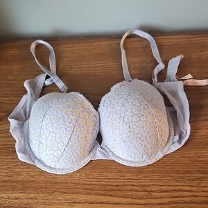 EUC Victoria's Secret Demi Lined Lace Bra - Light Purple With Gold Accents 38B